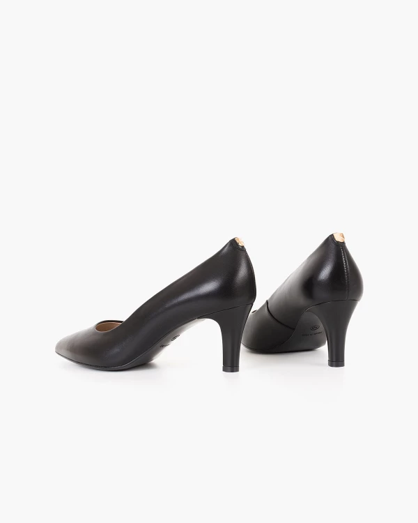 Czarne czółenka damskie skórzane na grubej szpilce 4