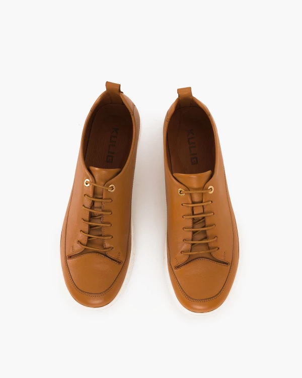 Brązowe trampki damskie ze skóry licowej na płaskim obcasie 3