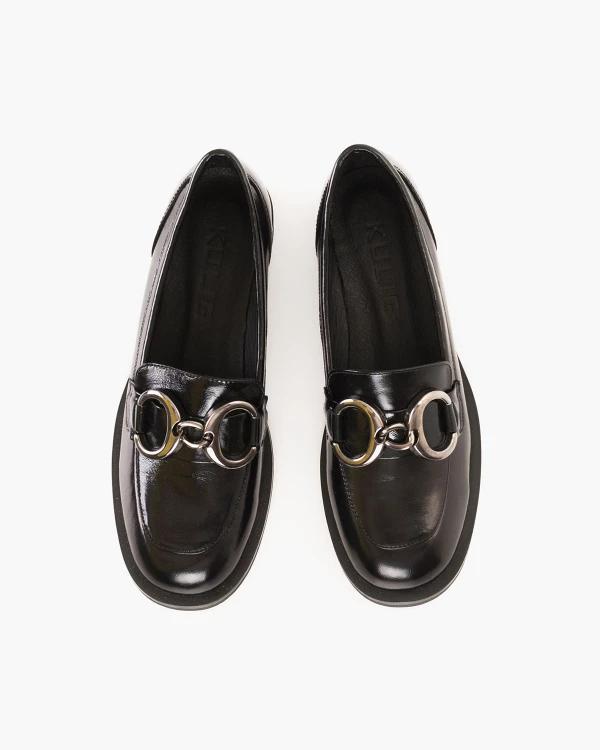 Czarne mokasyny damskie lakierowane na niskim obcasie z łańcuchem 3