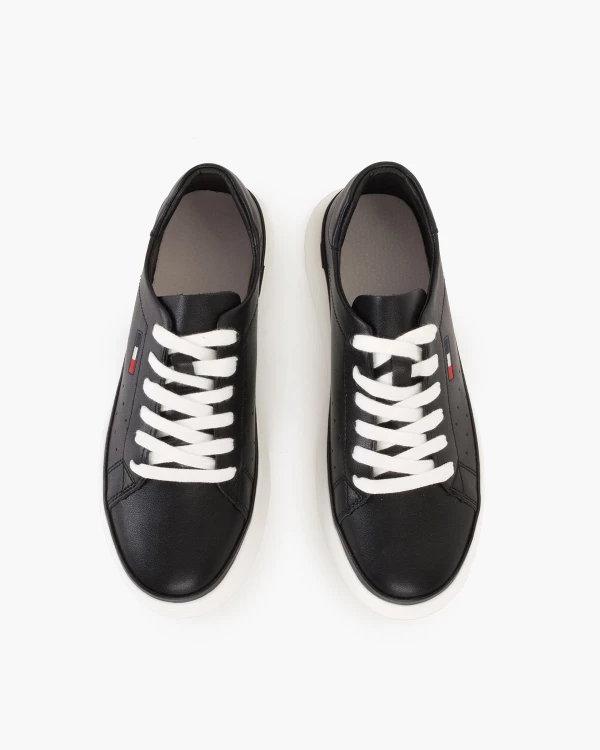 Czarne trampki damskie ze skóry licowej na platformie 3