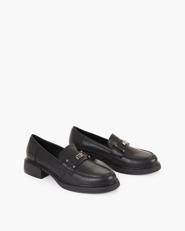 Czarne mokasyny damskie ze skóry licowej na klocku 2