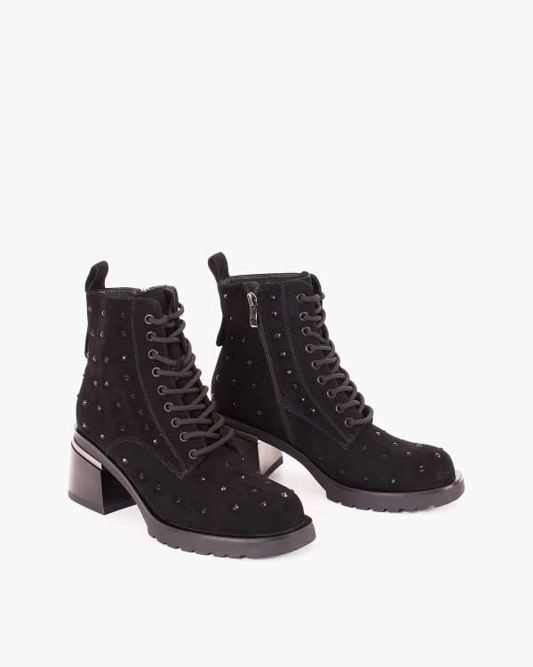 Czarne trzewiki damskie zamszowe z ćwiekami na słupku 2