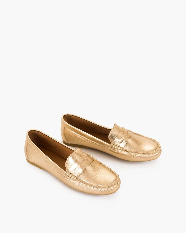 Złote mokasyny damskie ze skóry licowej na małym obcasie