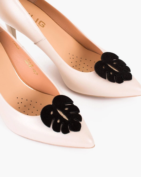 Czarne klipsy do butów liść monstera