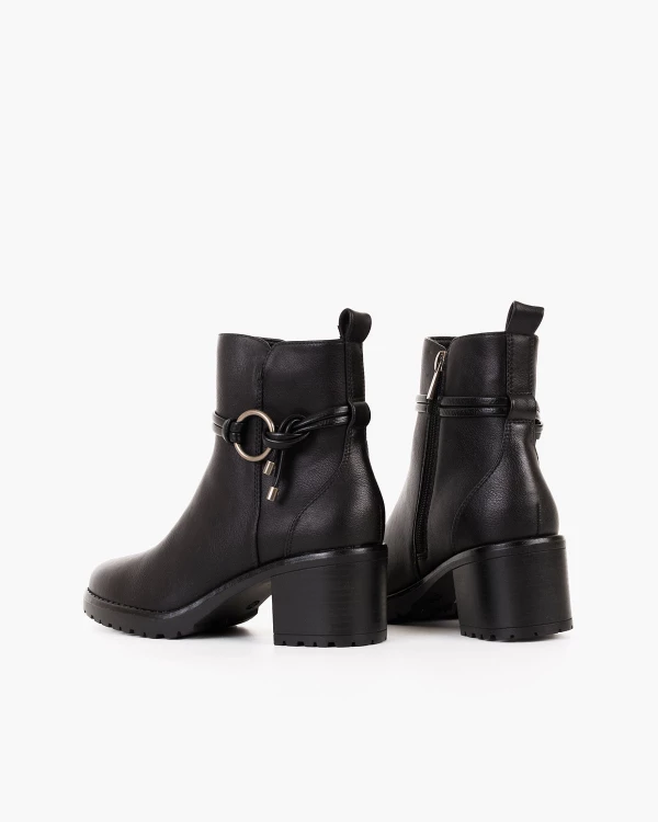 Czarne botki ze skóry ekologicznej na słupku 4