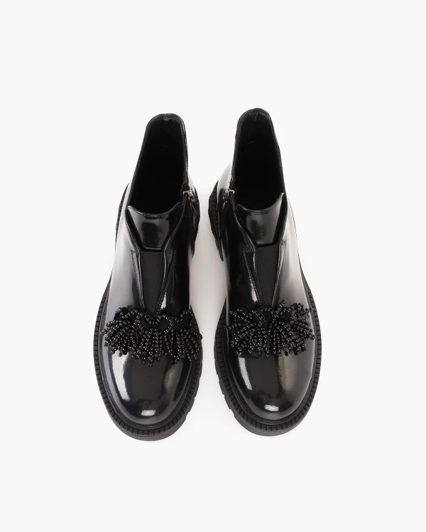 Czarne botki damskie ze skóry lakierowanej z koralikami 3