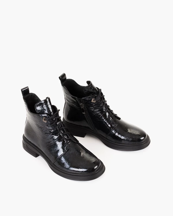 Grafitowe trzewiki damskie lakierowane na obcasie