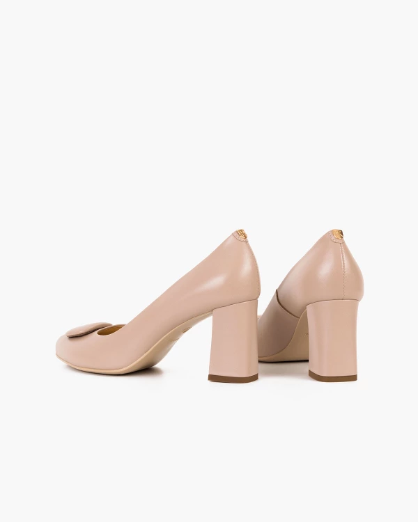 Beżowe czółenka damskie skórzane na słupku 4