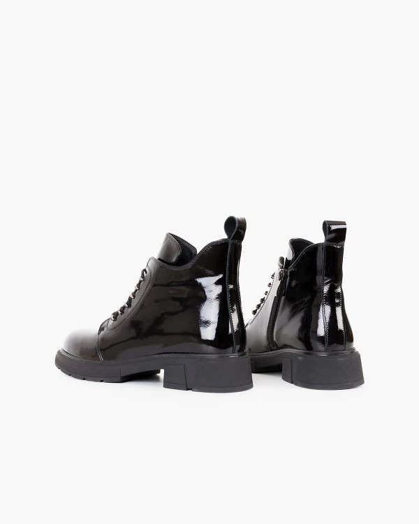 Czarne trzewiki damskie z naturalnej skóry lakierowanej 4