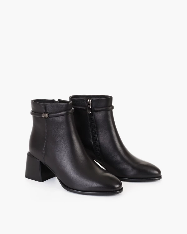 Czarne botki z naturalnej skóry licowej na słupku 2