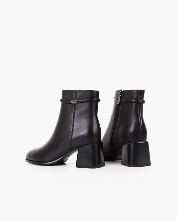 Czarne botki z naturalnej skóry licowej na słupku 4