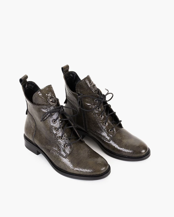 Oliwkowe trzewiki damskie ze skóry lakierowanej