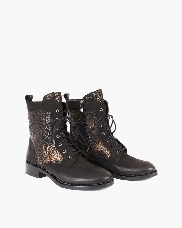 Czarne trzewiki damskie nubukowe z motywem 2