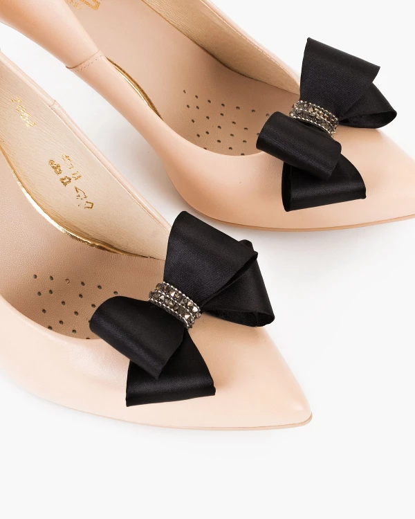 Czarne kokardki do butów z kamieniami