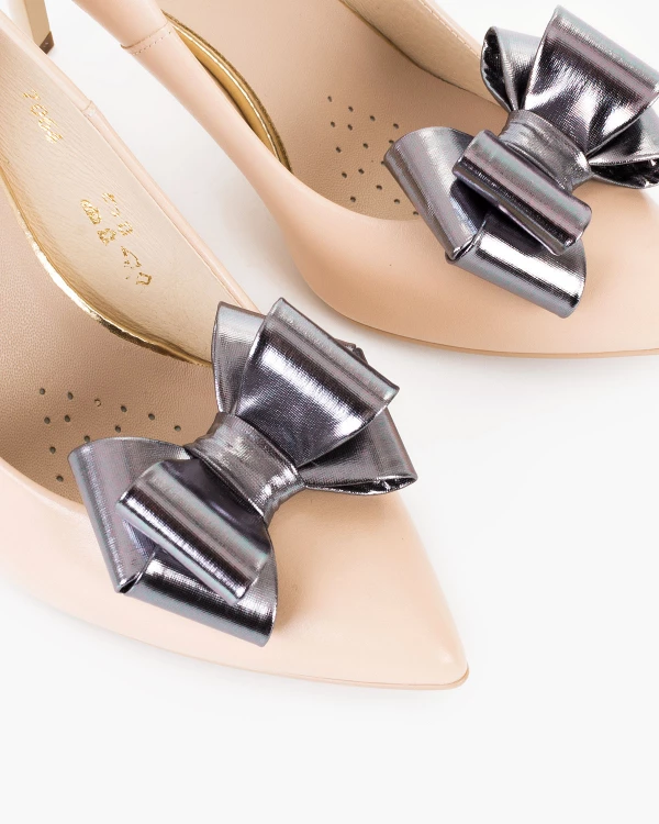 Srebrne kokardy do butów