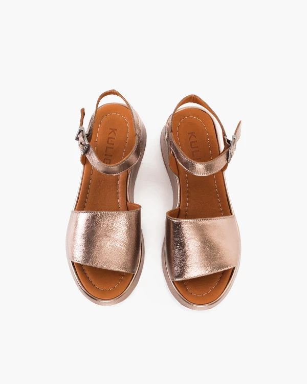 Złote sandały damskie ze skóry licowej na koturnie 3