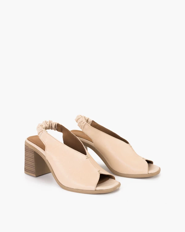 Beżowe sandały damskie ze skóry licowej na słupku 2