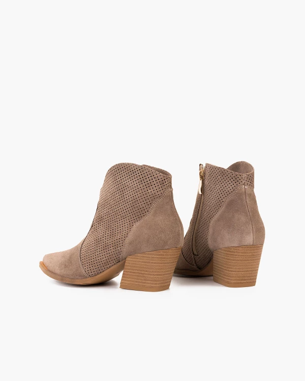 Beżowe kowbojki damskie z naturalnej skóry welurowej na słupku 4