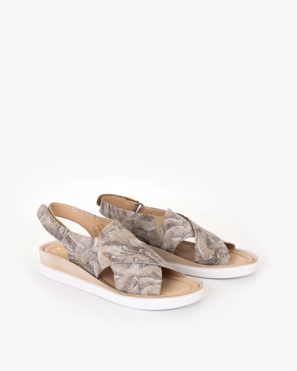 Wielokolorowe sandały skórzane na koturnie z motywem 2