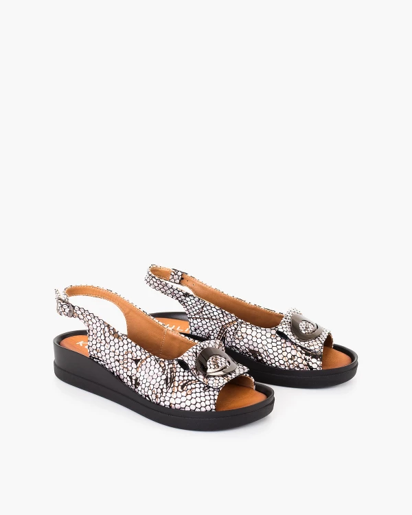 Czarno-białe sandały damskie skórzane na koturnie z motywem 2