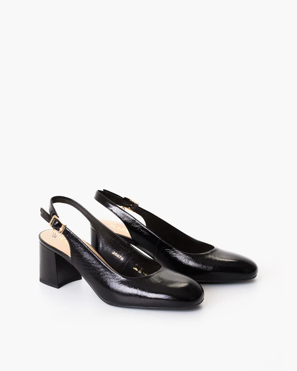 Czarne sandały damskie lakierowane na słupku 2