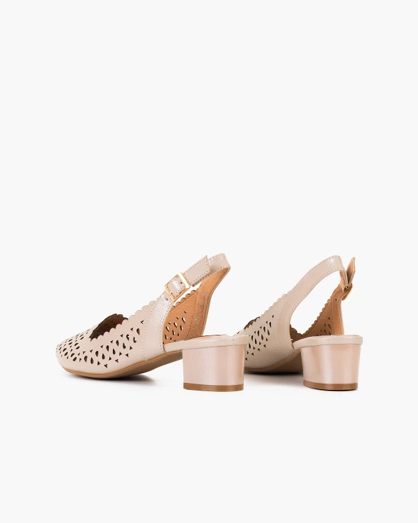 Beżowe sandały ażurowe ze skóry ekologicznej na klocku 4