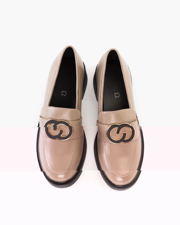 Beżowe mokasyny damskie skórzane na obcasie 3