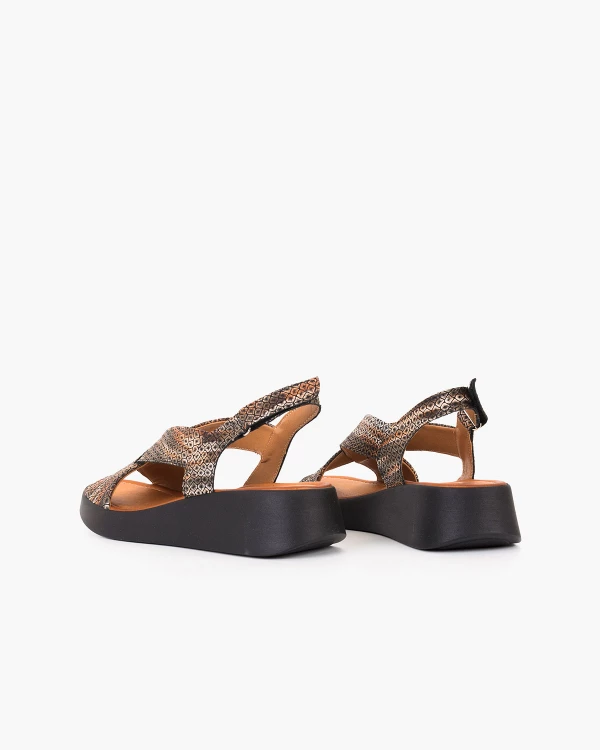 Czarno-złote sandały damskie skórzane na koturnie 4