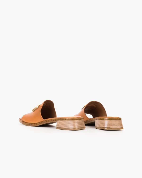 Rude klapki z naturalnej skóry licowej na klocku 4