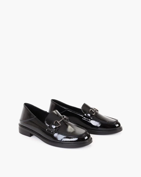 Czarne mokasyny damskie ze skóry lakierowanej 2