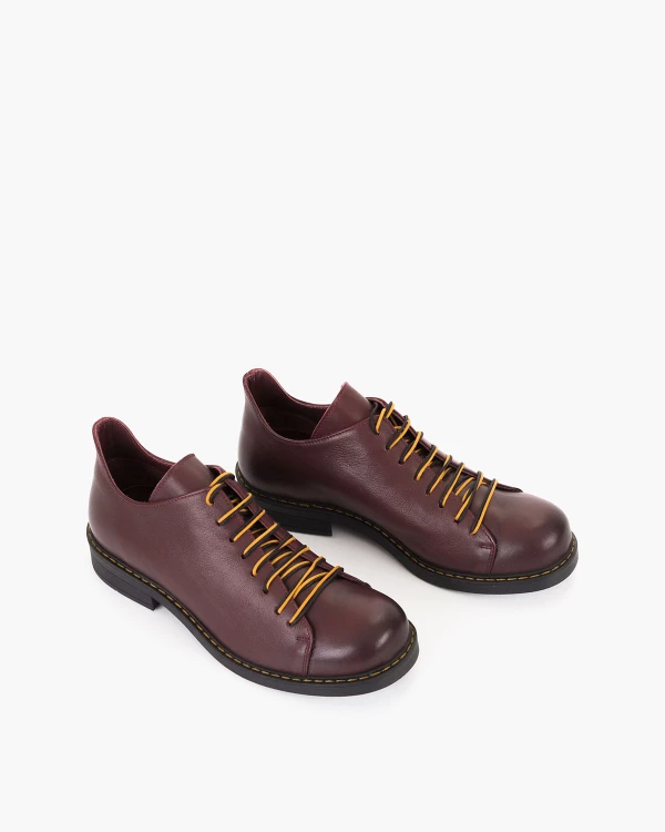 Bordowe półbuty sznurowane ze skóry naturalnej