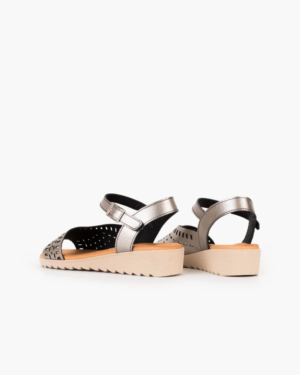 Grafitowe sandały damskie skórzane na koturnie 4