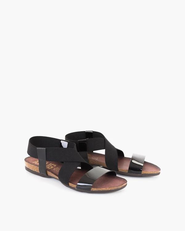 Czarne sandały ze skóry lakierowanej z gumką 2