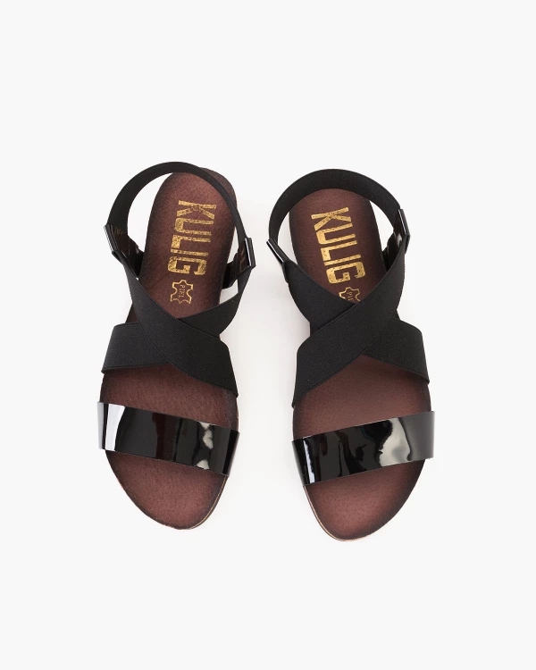 Czarne sandały ze skóry lakierowanej z gumką 3