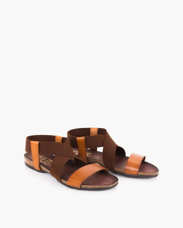 Brązowe sandały damskie skórzane z gumką 2