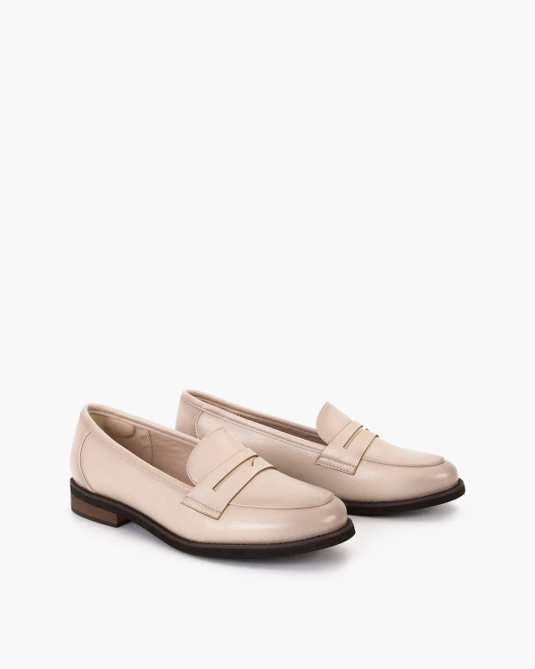 Beżowe mokasyny damskie ze skóry ekologicznej na niskim obcasie 2