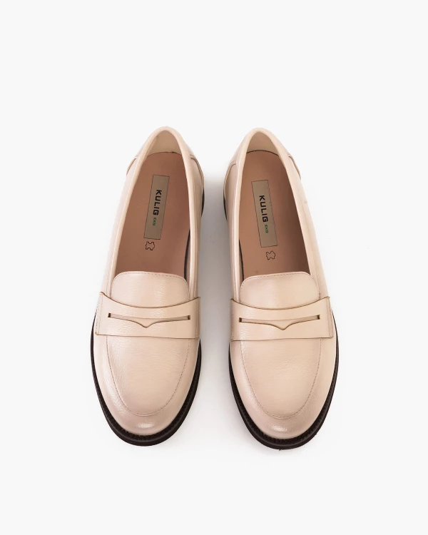 Beżowe mokasyny damskie ze skóry ekologicznej na niskim obcasie 3