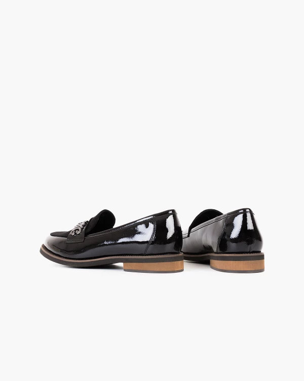 Czarne mokasyny damskie lakierowane ze skóry ekologicznej 4