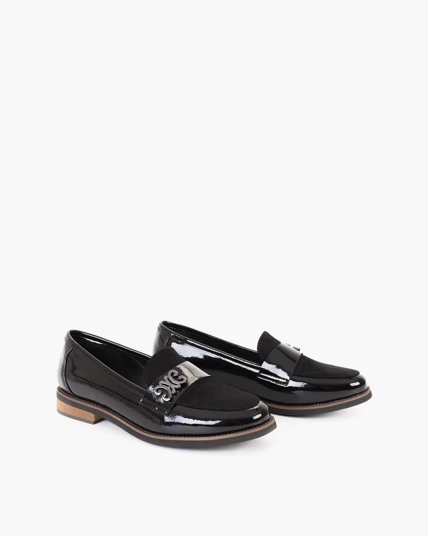 Czarne mokasyny damskie lakierowane ze skóry ekologicznej 2