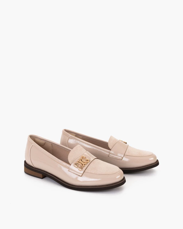 Beżowe mokasyny damskie lakierowane ze skóry ekologicznej 2