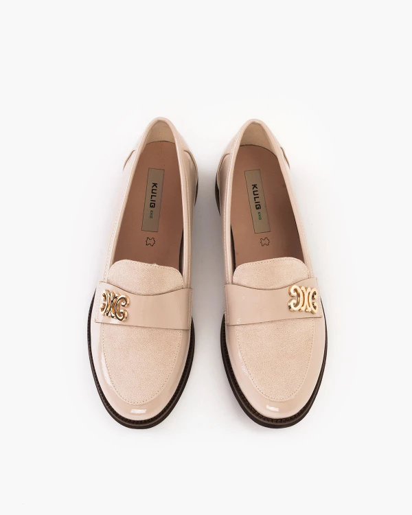 Beżowe mokasyny damskie lakierowane ze skóry ekologicznej 3