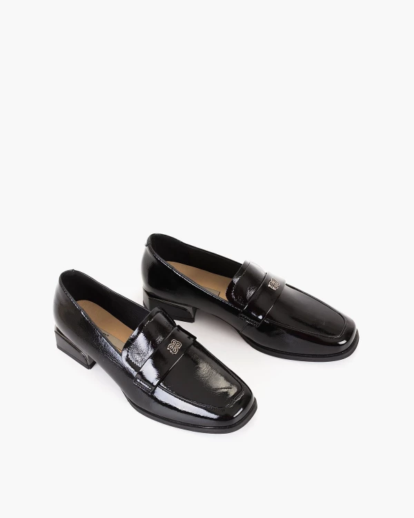 Czarne mokasyny damskie ze skóry lakierowanej na klocku