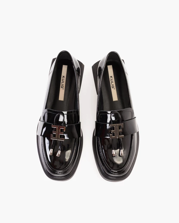 Czarne mokasyny damskie ze skóry lakierowanej na klocku 3