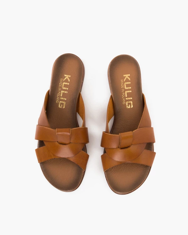 Brązowe klapki damskie skórzane na niskim obcasie 3