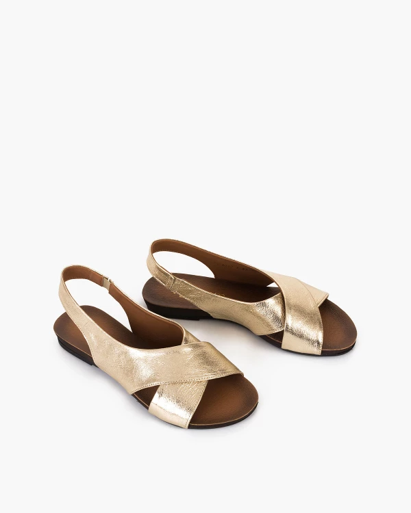 Złote sandały damskie skórzane na niskim obcasie