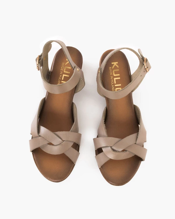 Ciemnobeżowe sandały damskie skórzane na klocku 3