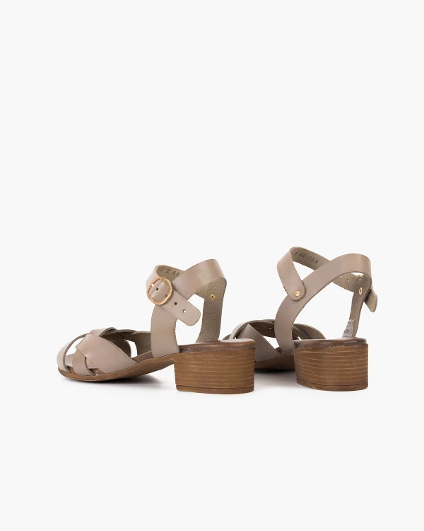 Ciemnobeżowe sandały damskie skórzane na klocku 4