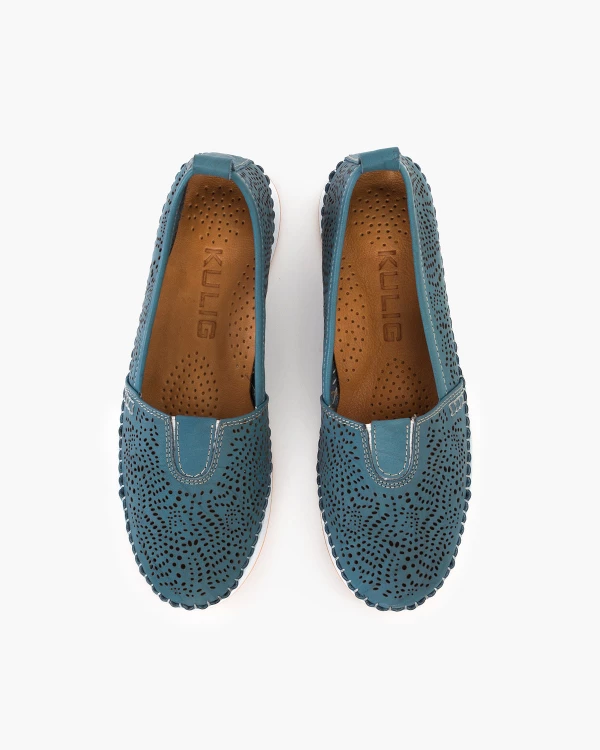 Niebieskie mokasyny ażurowe ze skóry licowej na koturnie 3