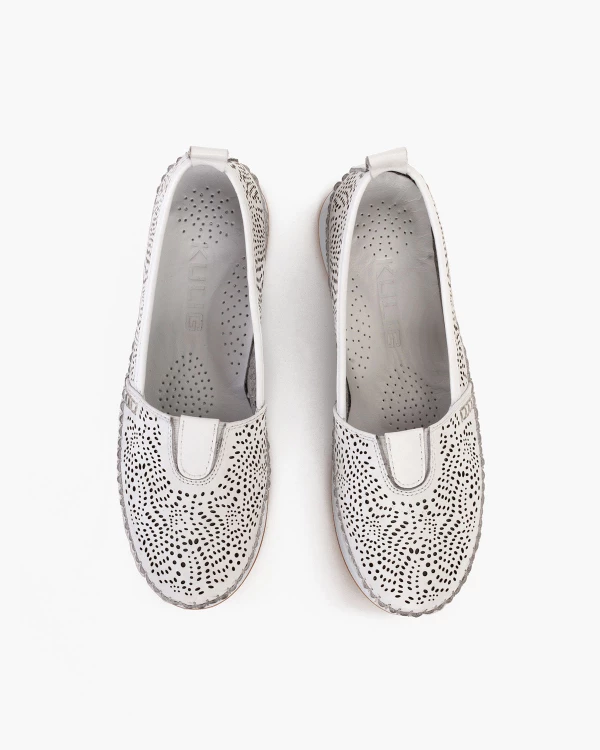 Białe mokasyny ażurowe ze skóry licowej na koturnie 3