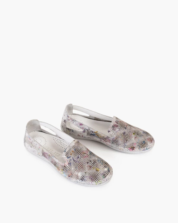 Kolorowe mokasyny ze skóry naturalnej z motywem kwiatowym